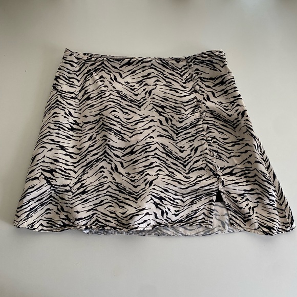 Allison New York Zelda Skort in Brown Zebra